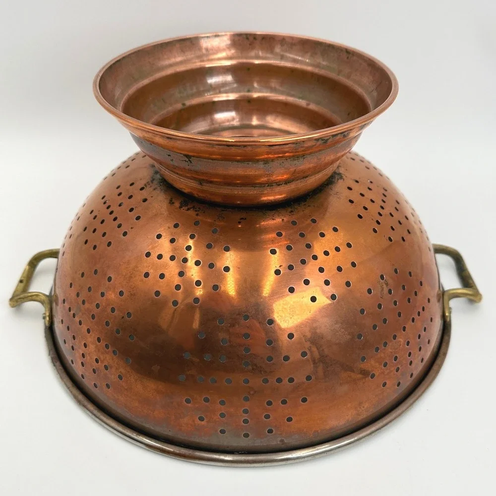 N/A vintage colander